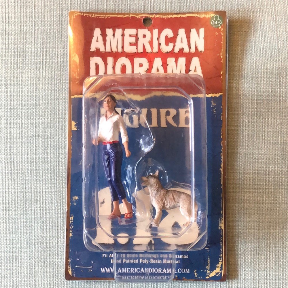 American Diorama Woman and Dog Figure 1:18 scale